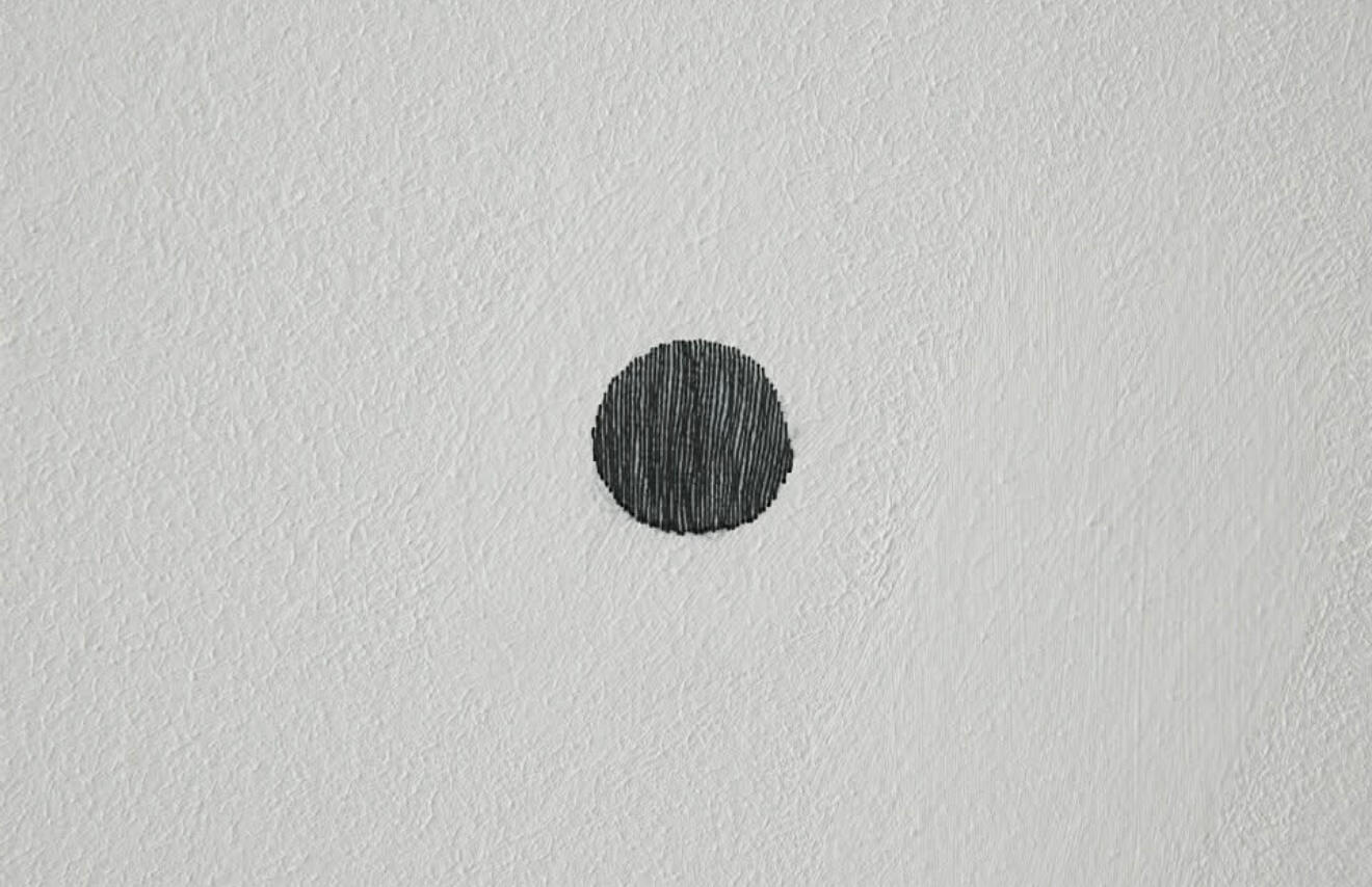 L’un est tout. Stylo noir, dessin sur mur, 2014.