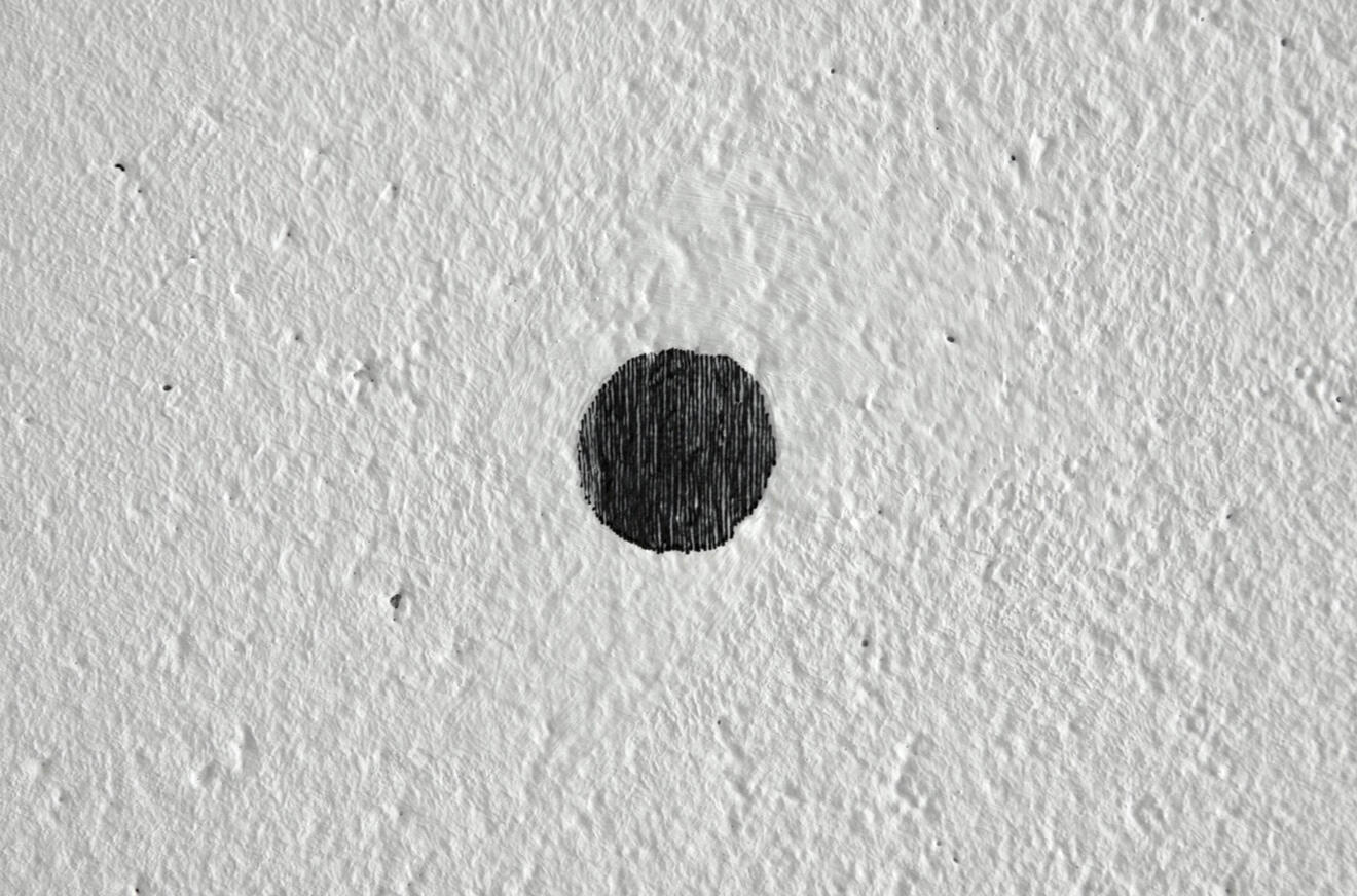 Point de vue (Images invisible), stylo noir, dessin sur mur, DNAP, ENSAPC, 2014.