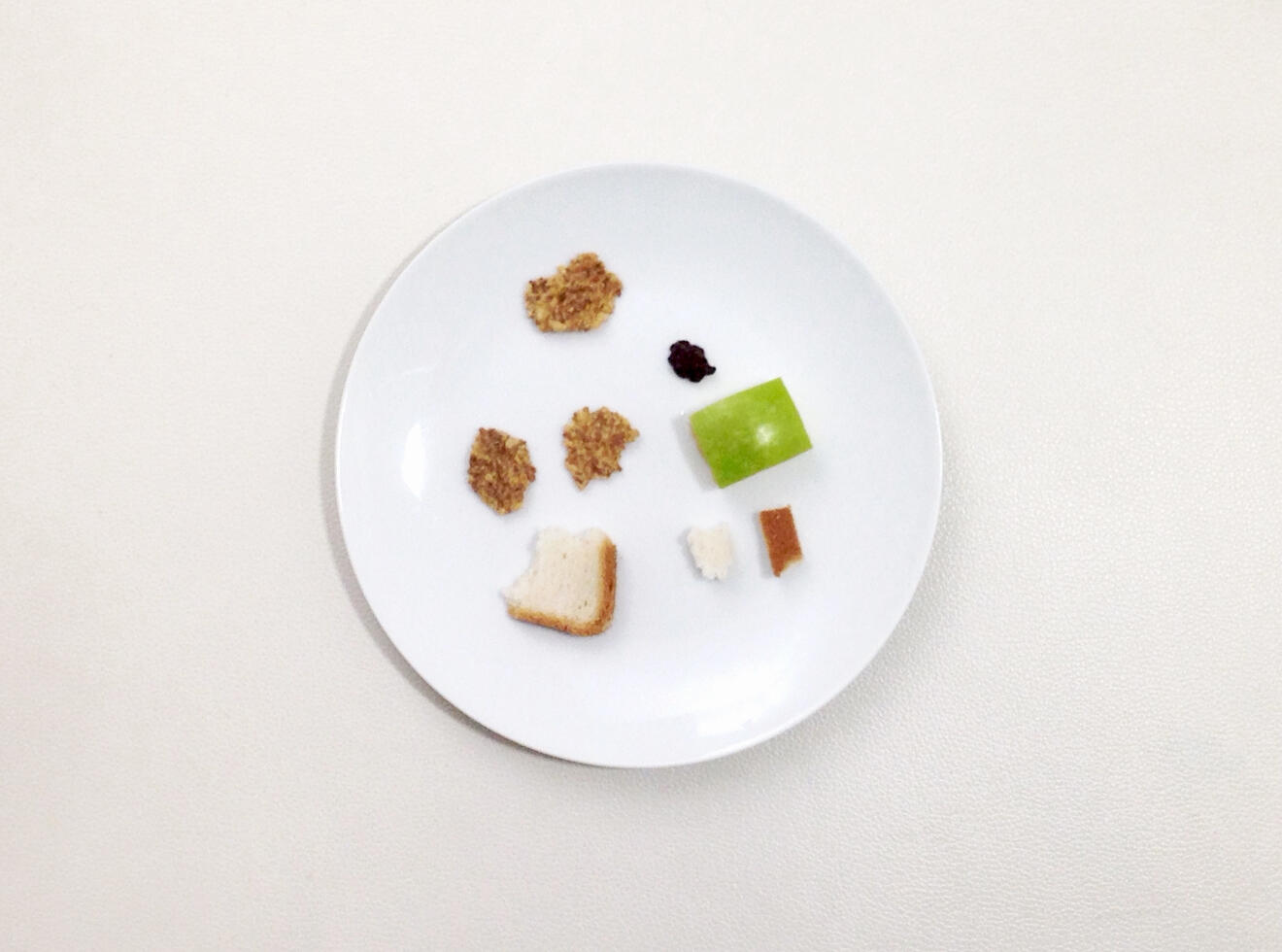 Peu importe ce qu’on mange - tout est bon ! Divers matériaux, 2018.